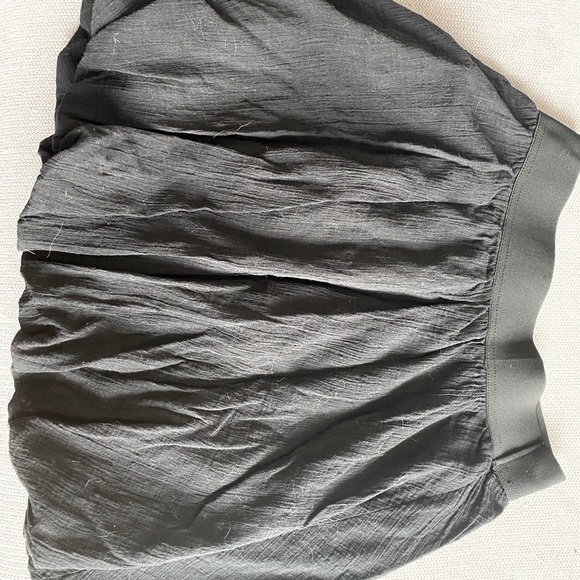 Black skirt with elastic waistband - Picture 2 of 3